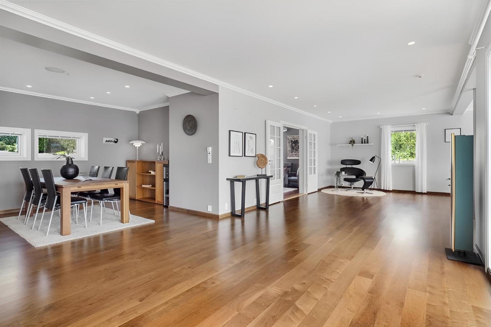 Beachfront Villa With Jacuzzi, Cinema & Canoe Bergen
