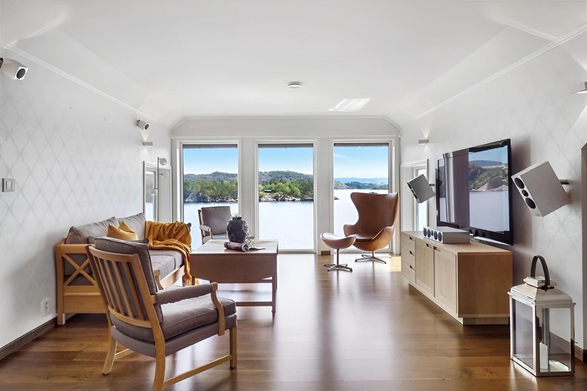 Beachfront Villa With Jacuzzi, Cinema & Canoe Villa *