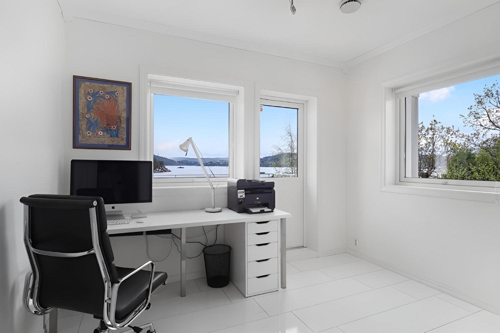 Villa Beachfront Villa With Jacuzzi, Cinema & Canoe Bergen