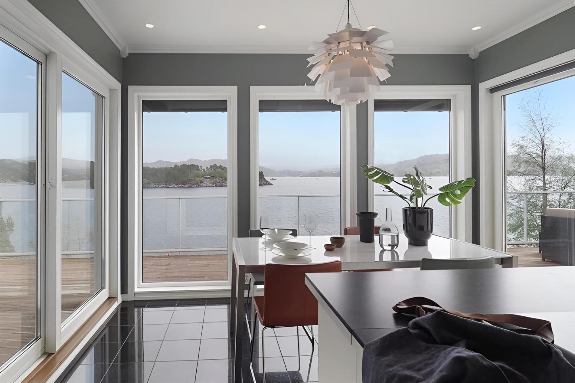 Villa Beachfront Villa With Jacuzzi, Cinema & Canoe Bergen