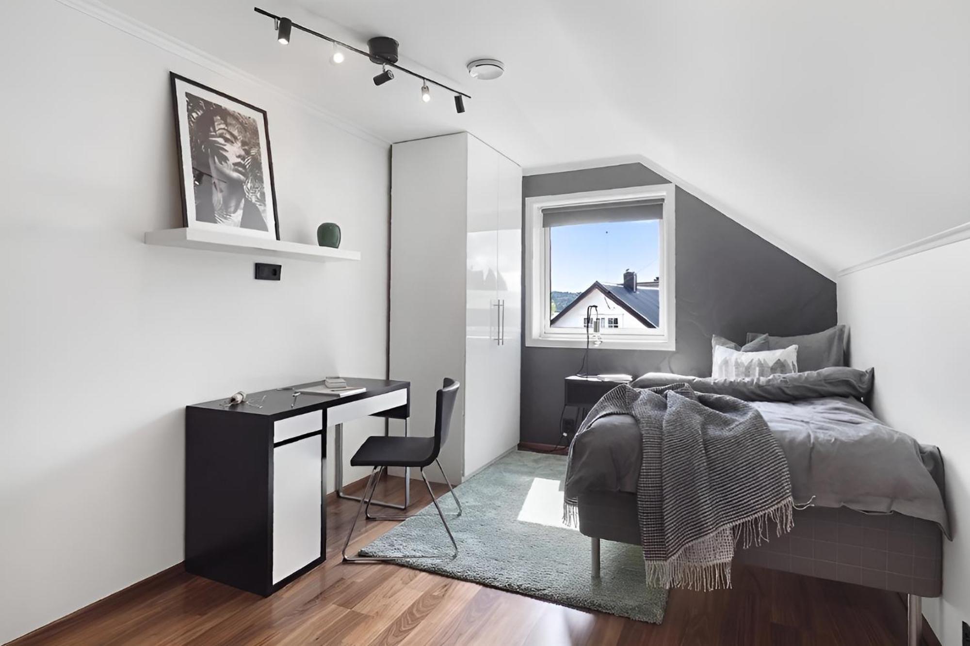 Beachfront Villa With Jacuzzi, Cinema & Canoe Bergen