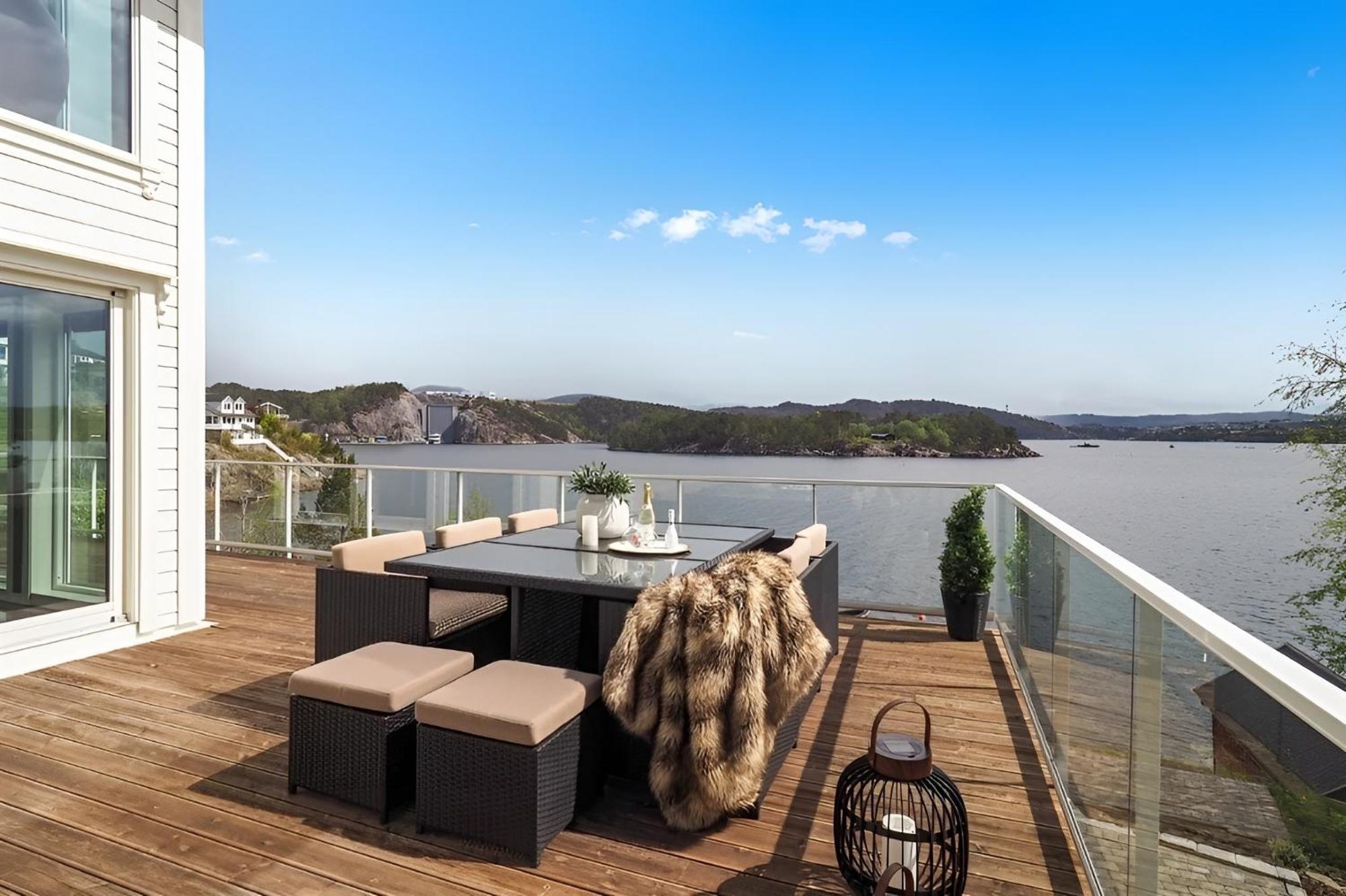 Villa Beachfront Villa With Jacuzzi, Cinema & Canoe