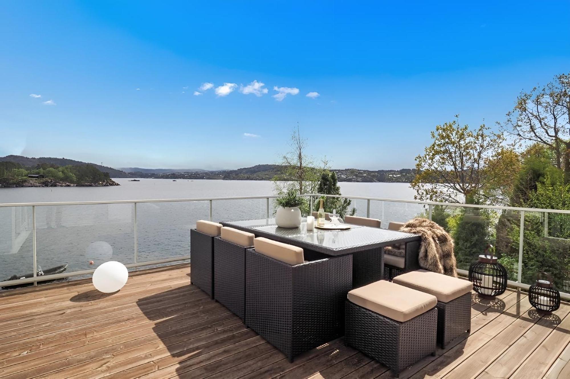 Beachfront Villa With Jacuzzi, Cinema & Canoe Villa *
