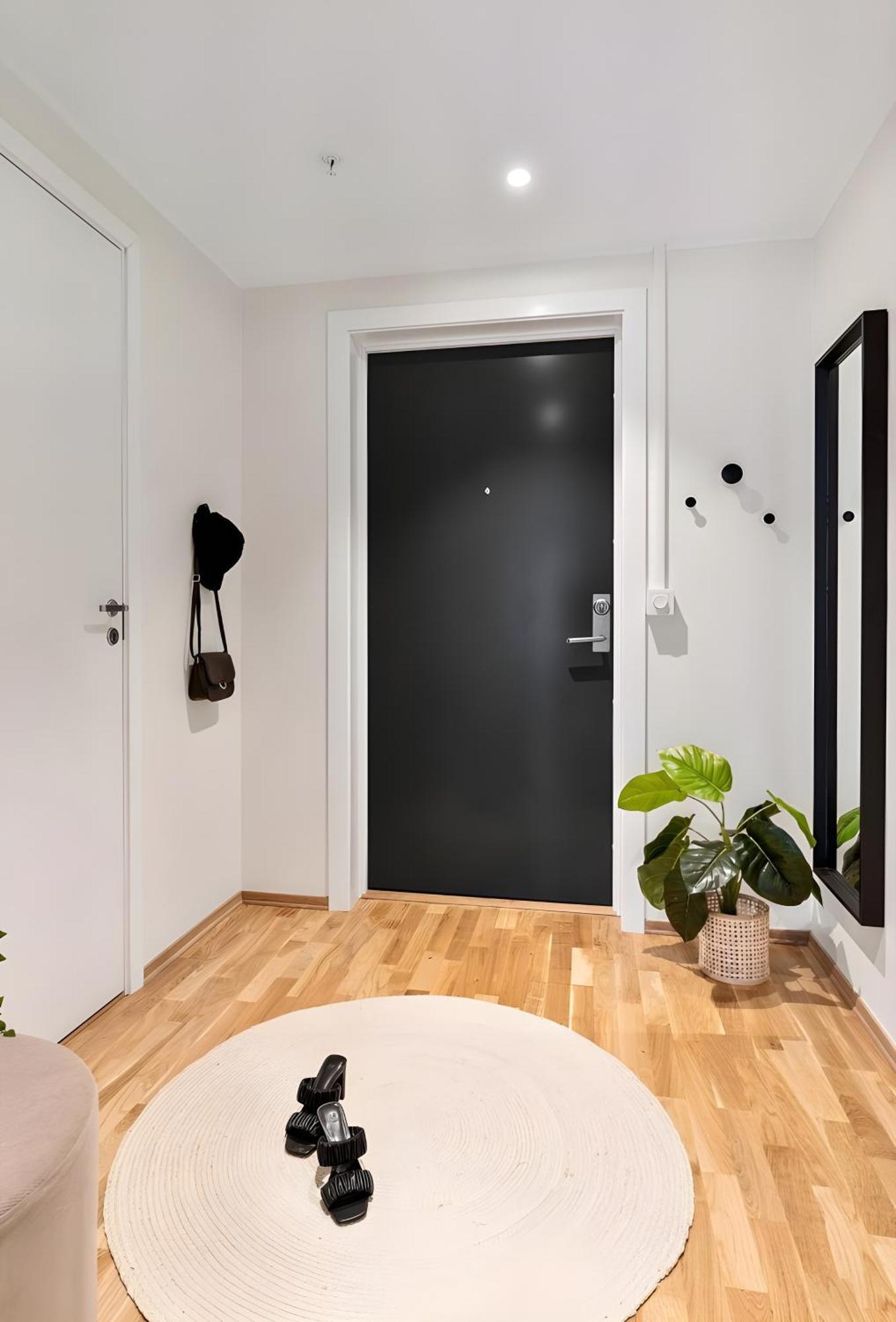 Modern In The Center Of Apartment