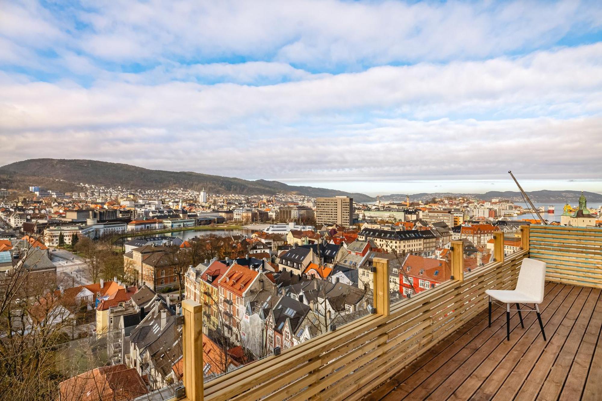 Panorama - View In L 2br & Terrace *