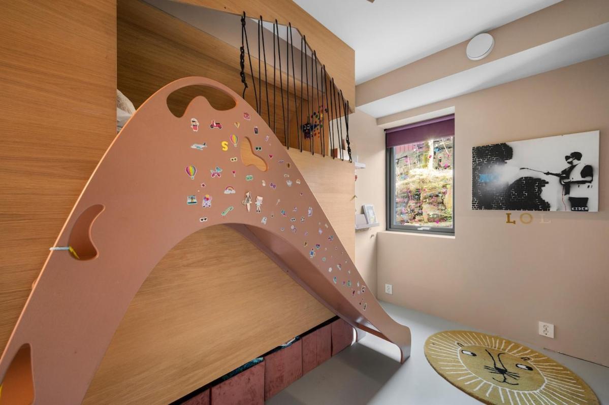 In The Hollywood Hills Of With Breathtaking Views Villa Bergen