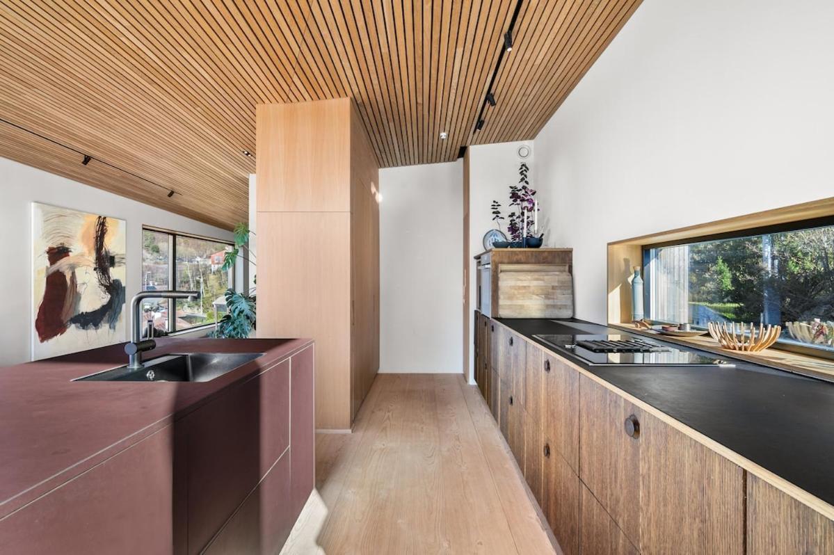 In The Hollywood Hills Of With Breathtaking Views Bergen
