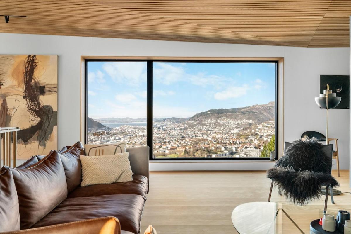 In The Hollywood Hills Of With Breathtaking Views Villa *