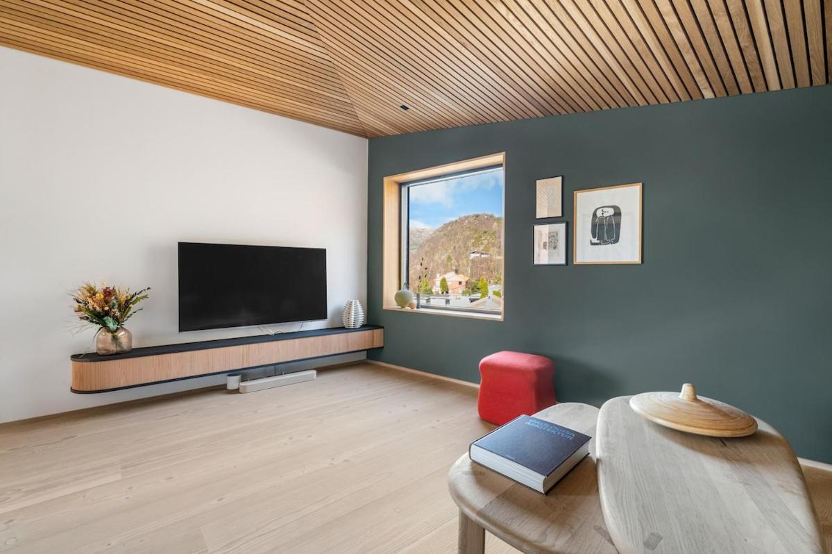 In The Hollywood Hills Of With Breathtaking Views Villa