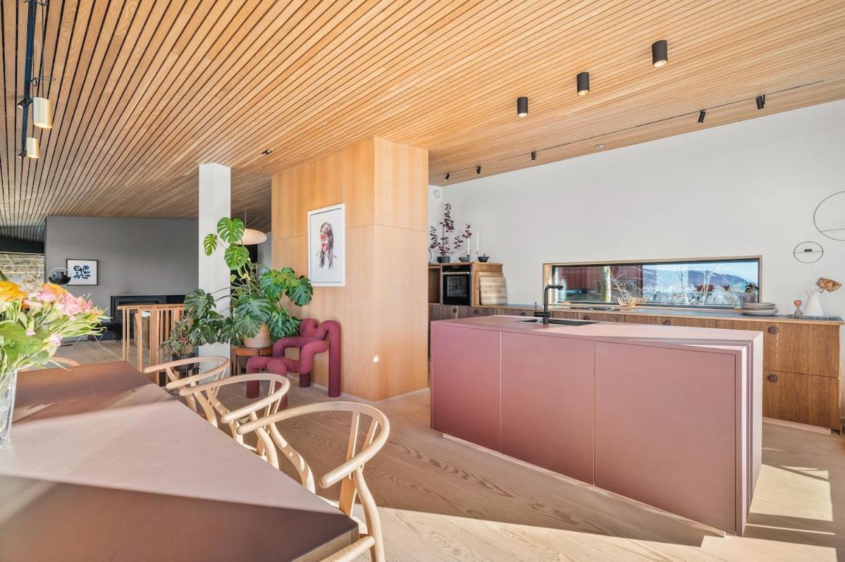 In The Hollywood Hills Of With Breathtaking Views Villa *