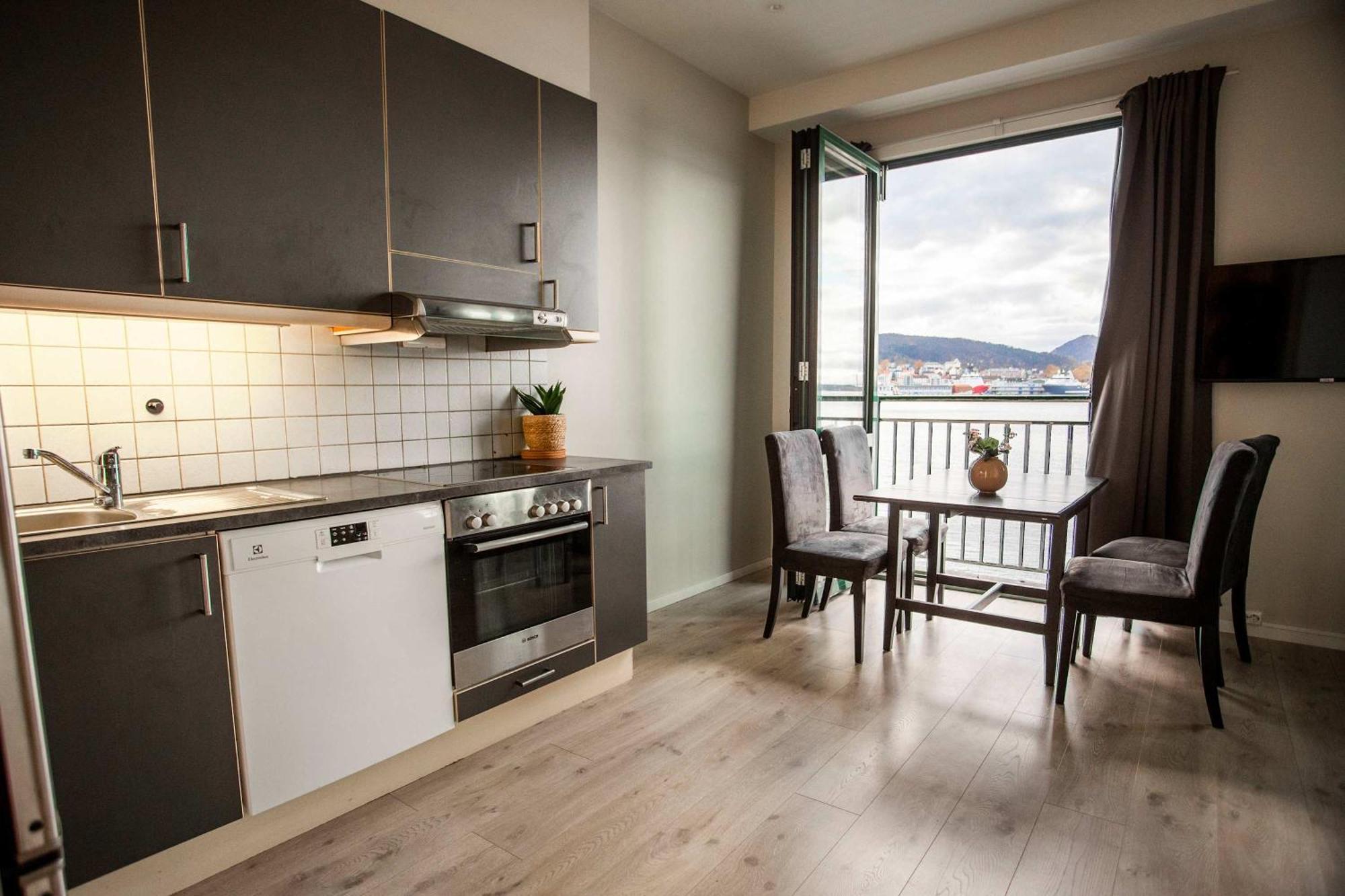 Beautiful Harbour With French Balcony Apartment Bergen