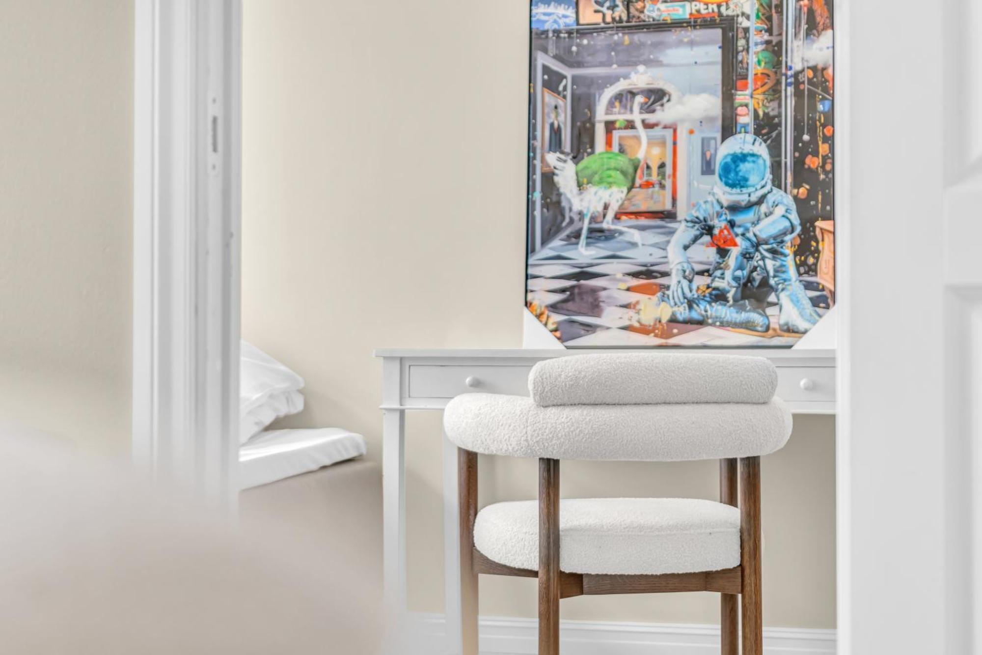 Urban Elegant Apartment