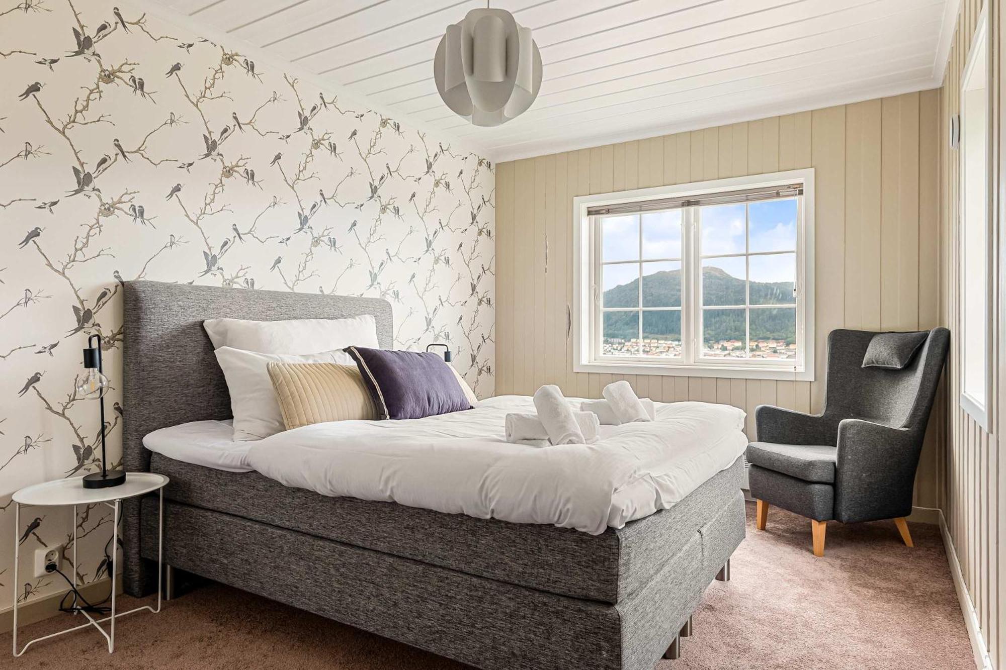 Villa Dinbnb Homes I Luxury With Hot Tub & Views