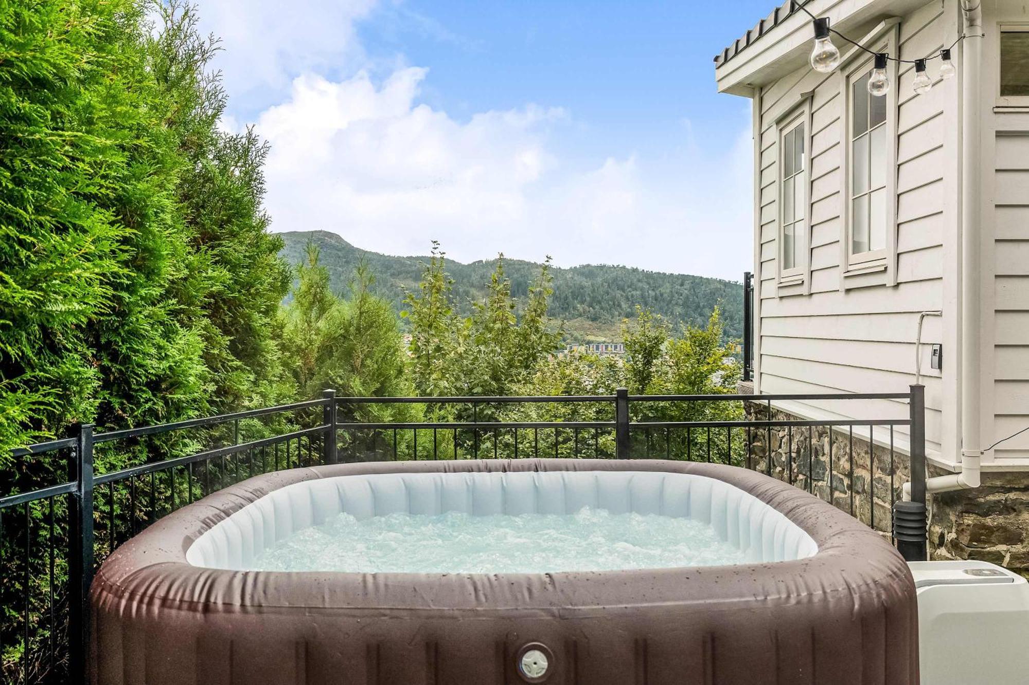Dinbnb Homes I Luxury With Hot Tub & Views