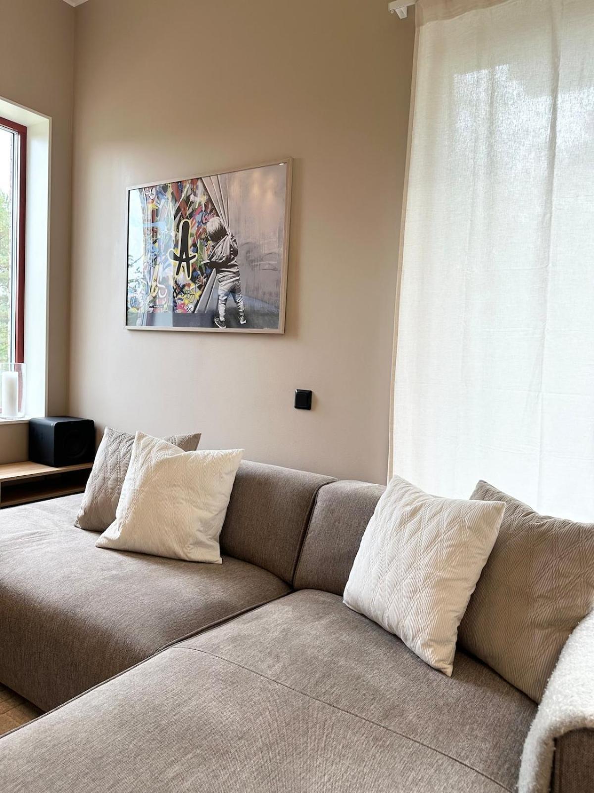 Charming 2-bedroom In Near The Light Rail *