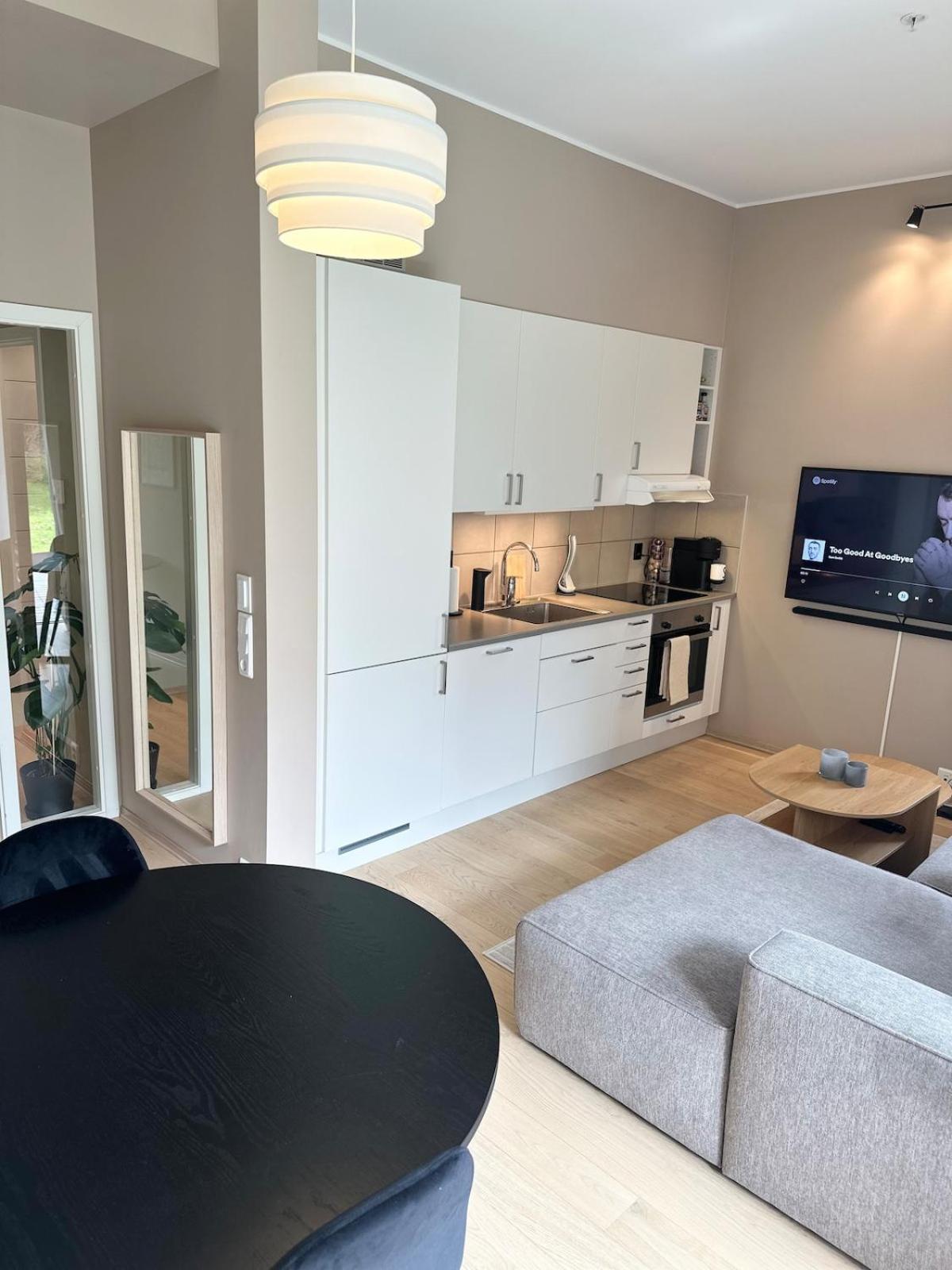 Charming 2-bedroom In Near The Light Rail Apartment