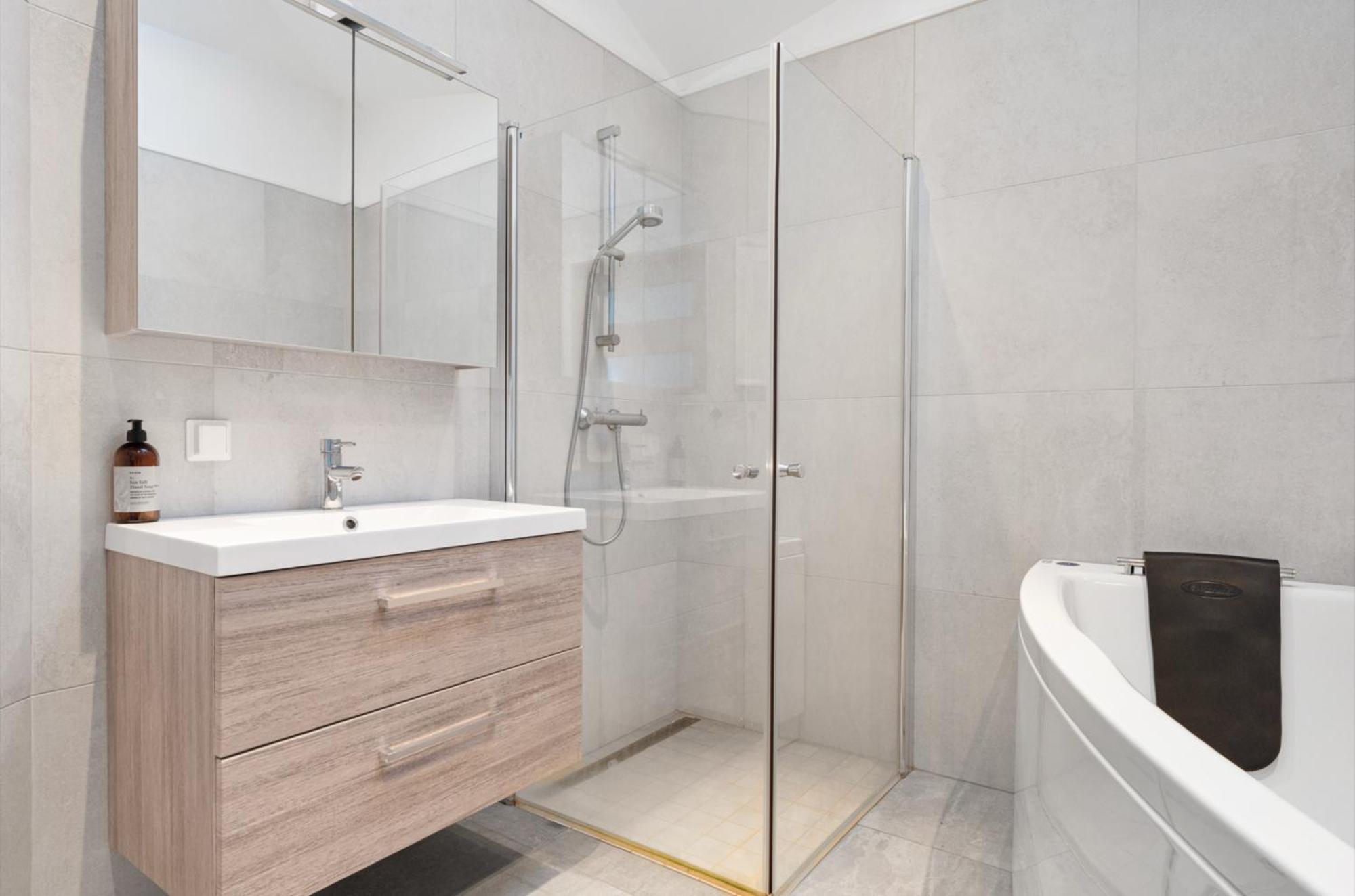 Architectural Gem At Nostet With Bathtub And Balcony Bergen