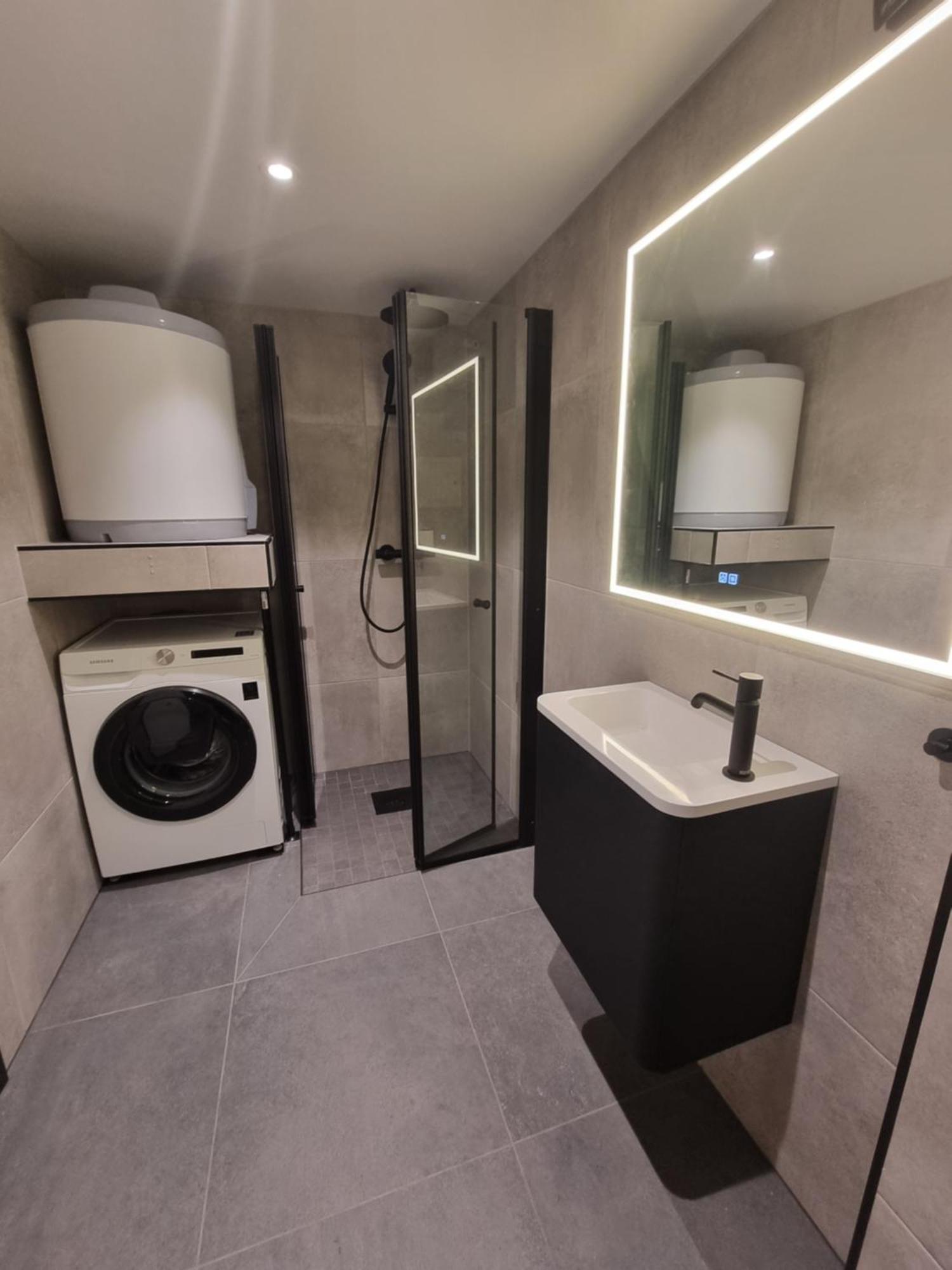 7 Min From The Airport