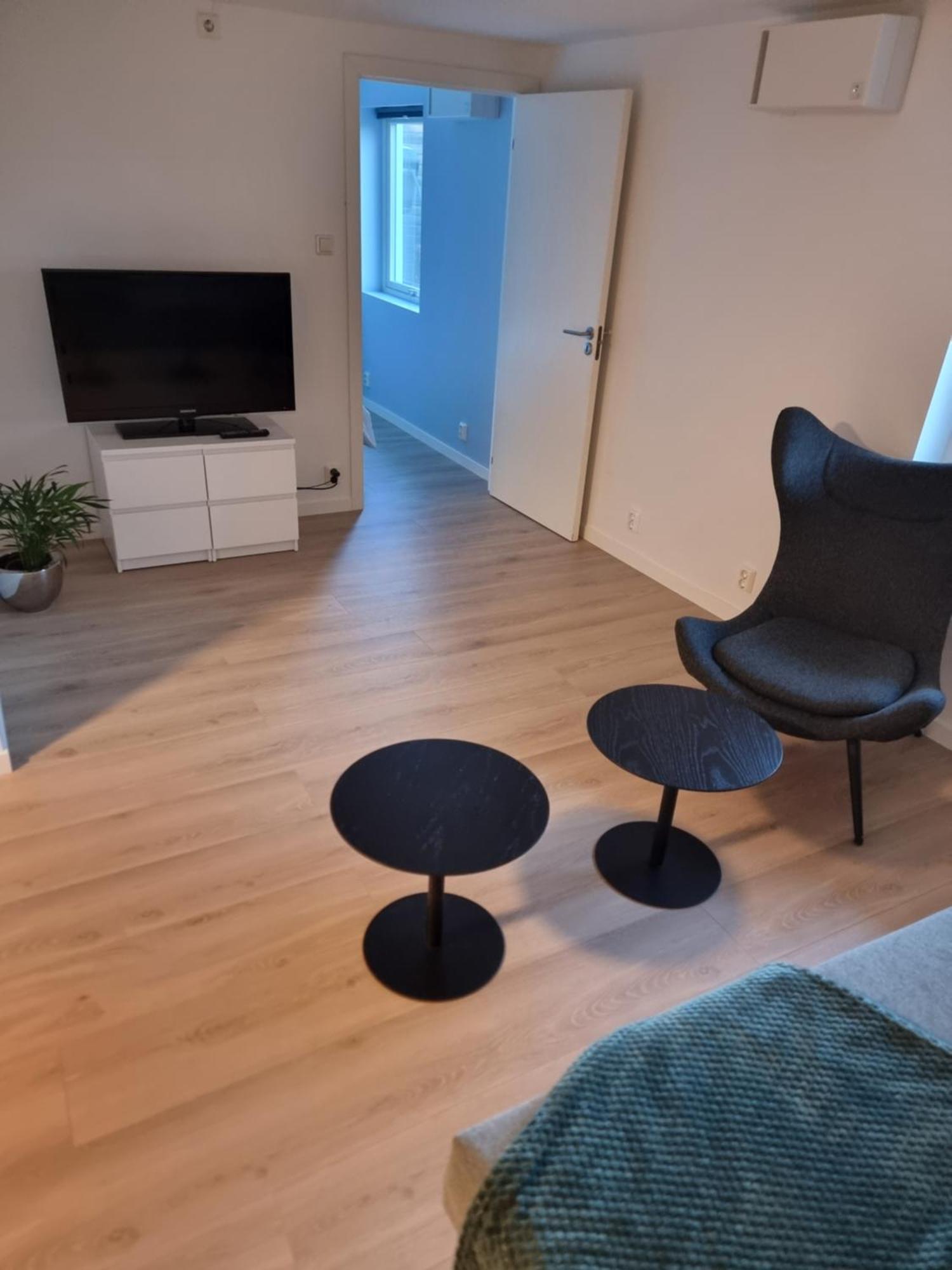 7 Min From The Airport Apartment *