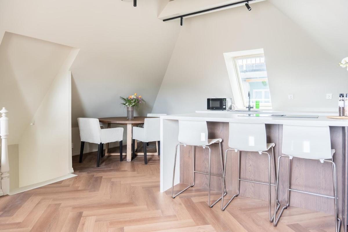 Large In Historical Street Apartment Bergen
