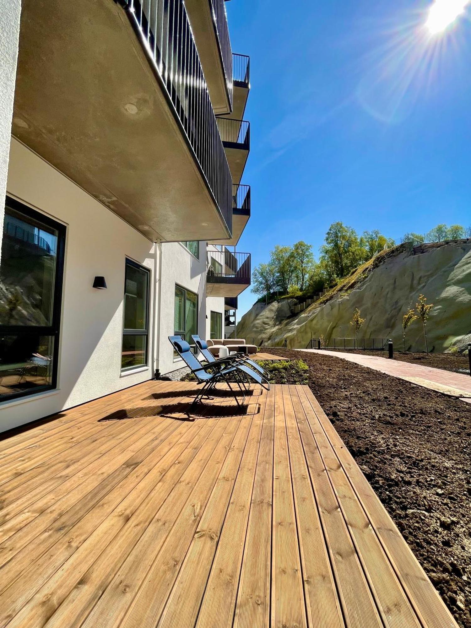Brand-new 2025 Sunny Private Terrace - By The Sea Apartment *