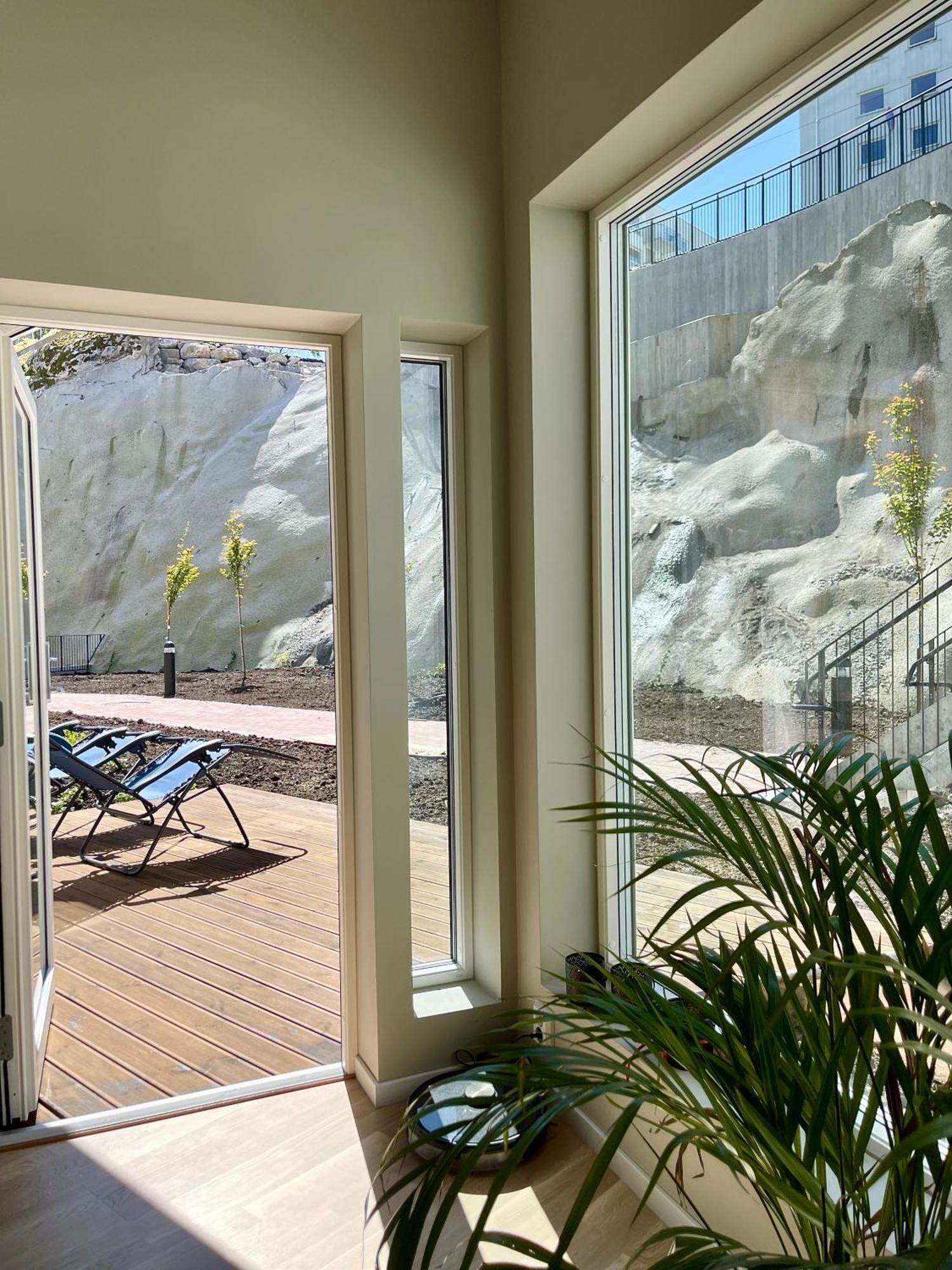 Brand-new 2025 Sunny Private Terrace - By The Sea Apartment