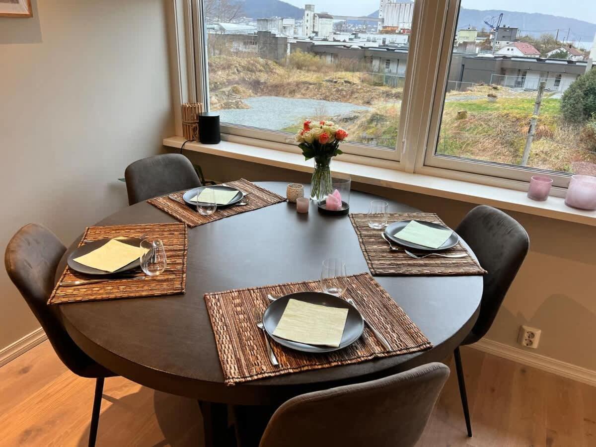Holiday home Sea View & Balcony - Top-floor Near Old Bergen