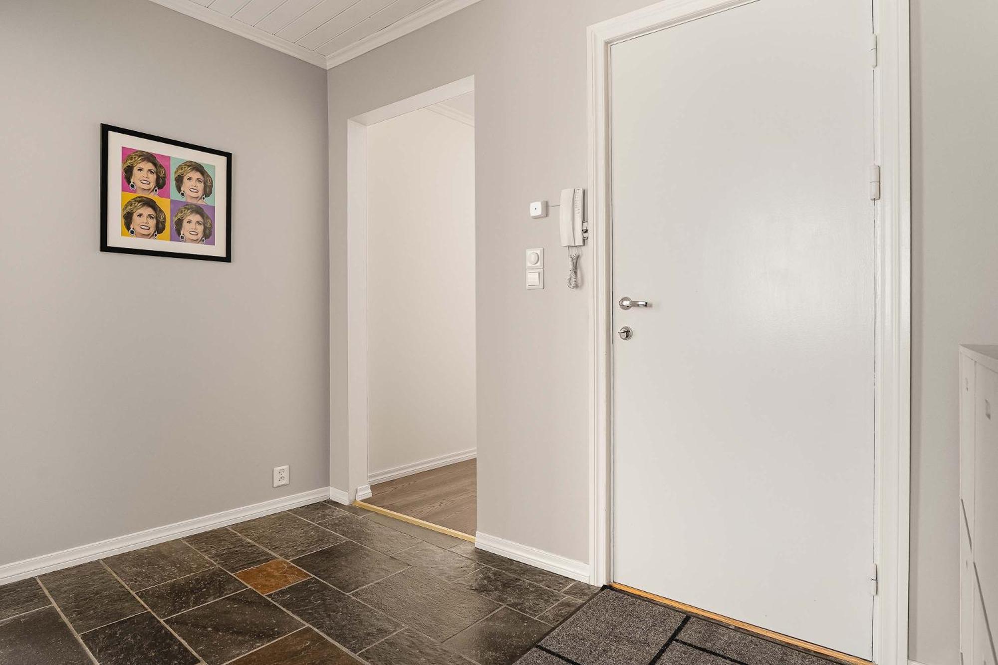 Apartment Renovated Gem With Balcony In Street