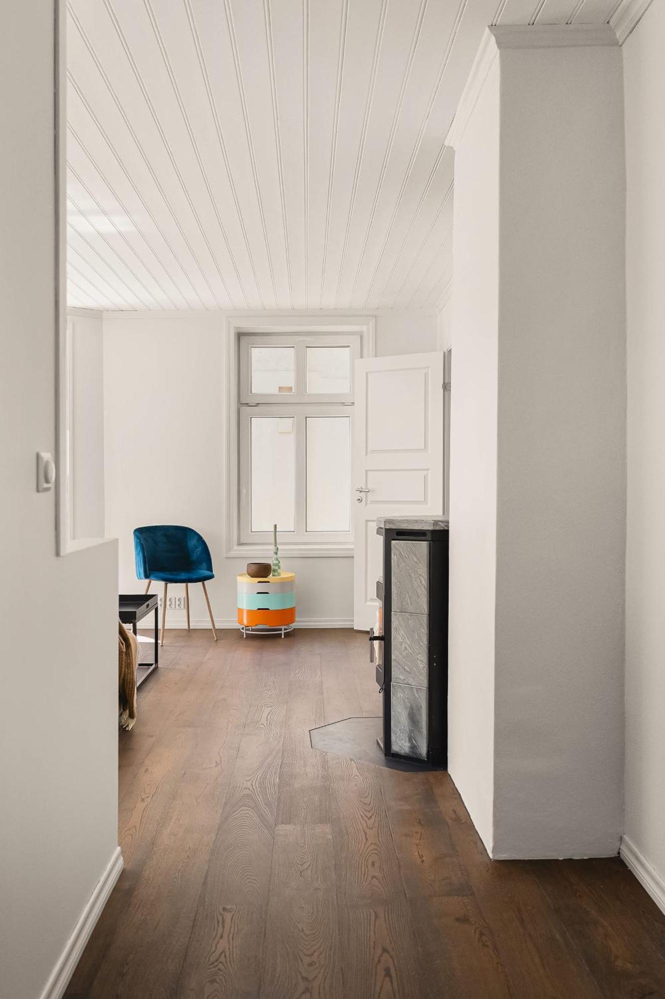 Renovated Gem With Balcony In Street Apartment