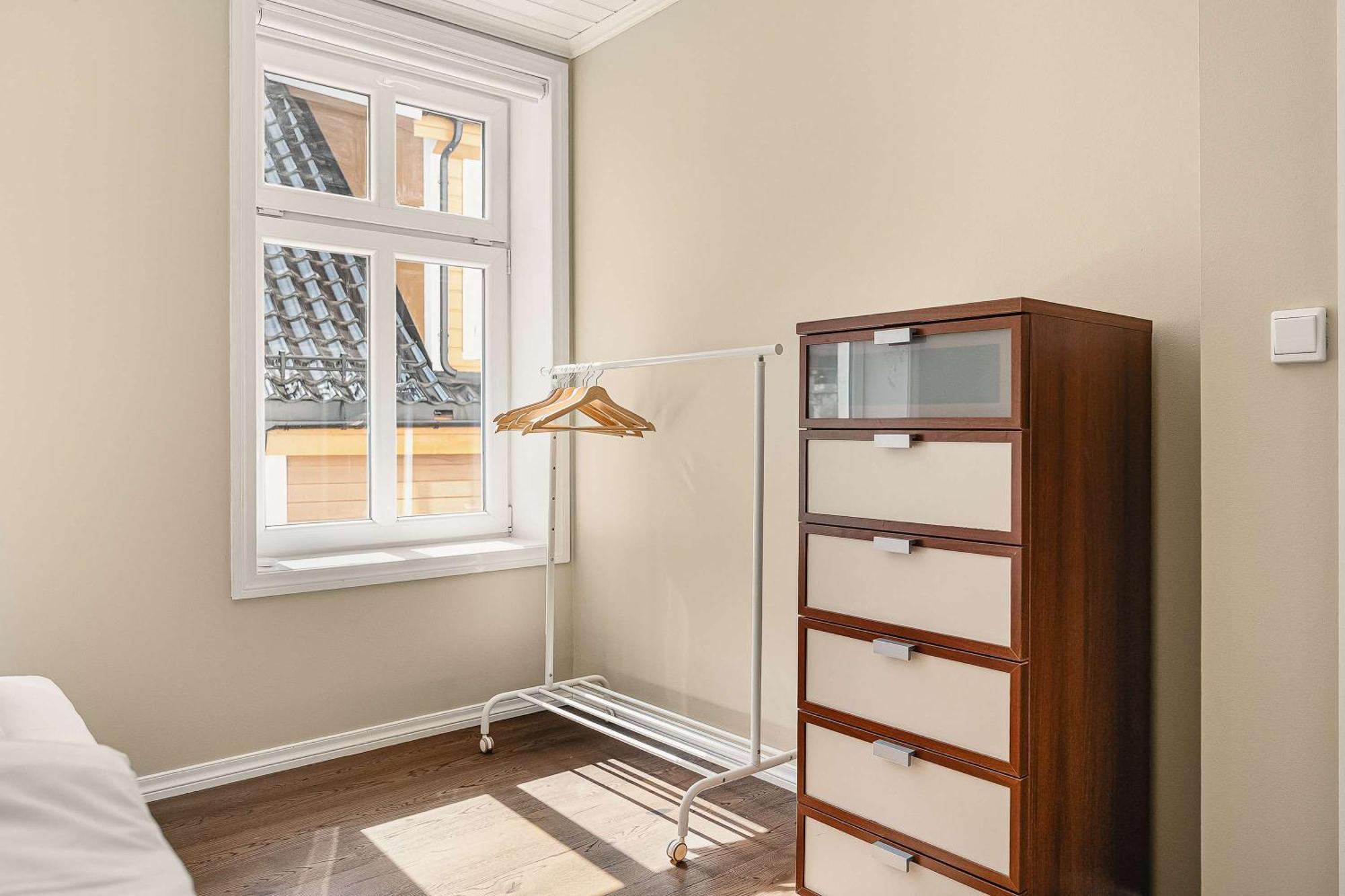Renovated Gem With Balcony In Street Lägenhet *