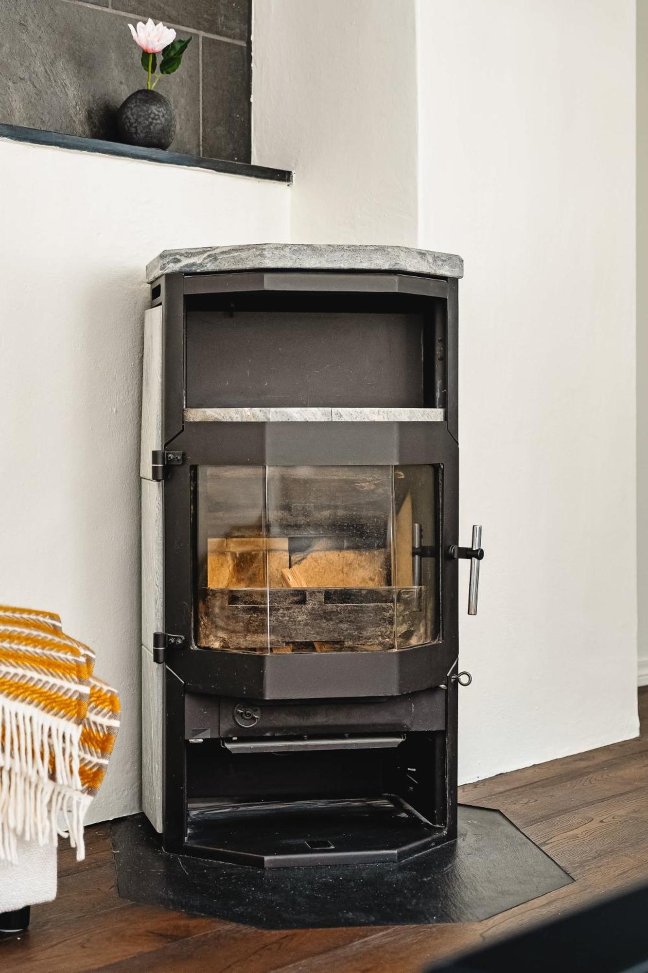 Renovated Gem With Balcony In Street Apartment Bergen