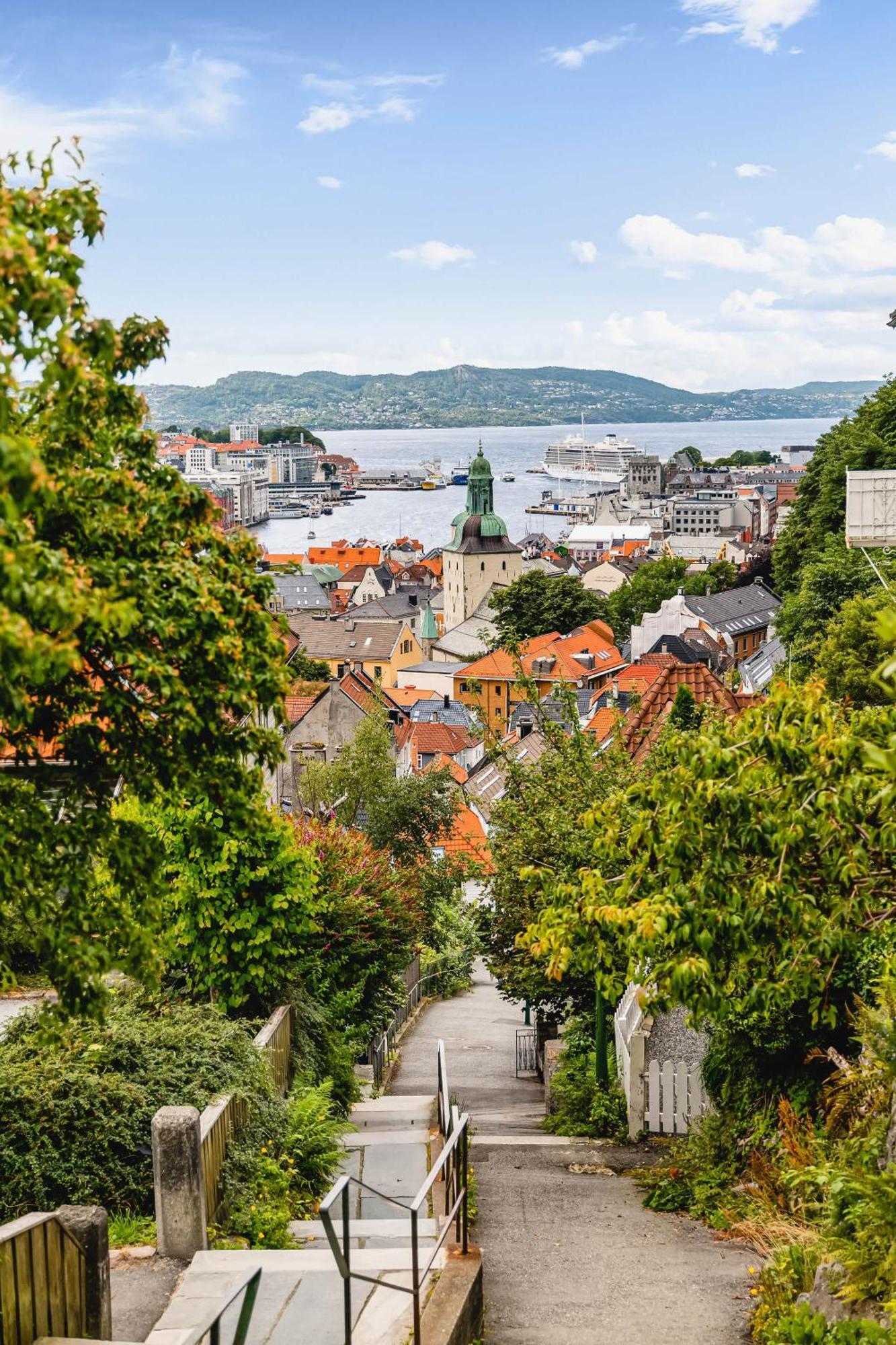 Renovated Gem With Balcony In Street * Bergen