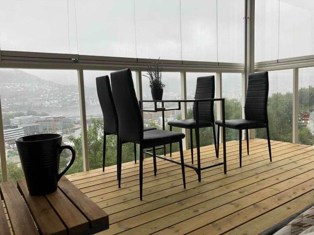 Great View - King Bed - Balcony W Roof - Sunroom Apartment Bergen