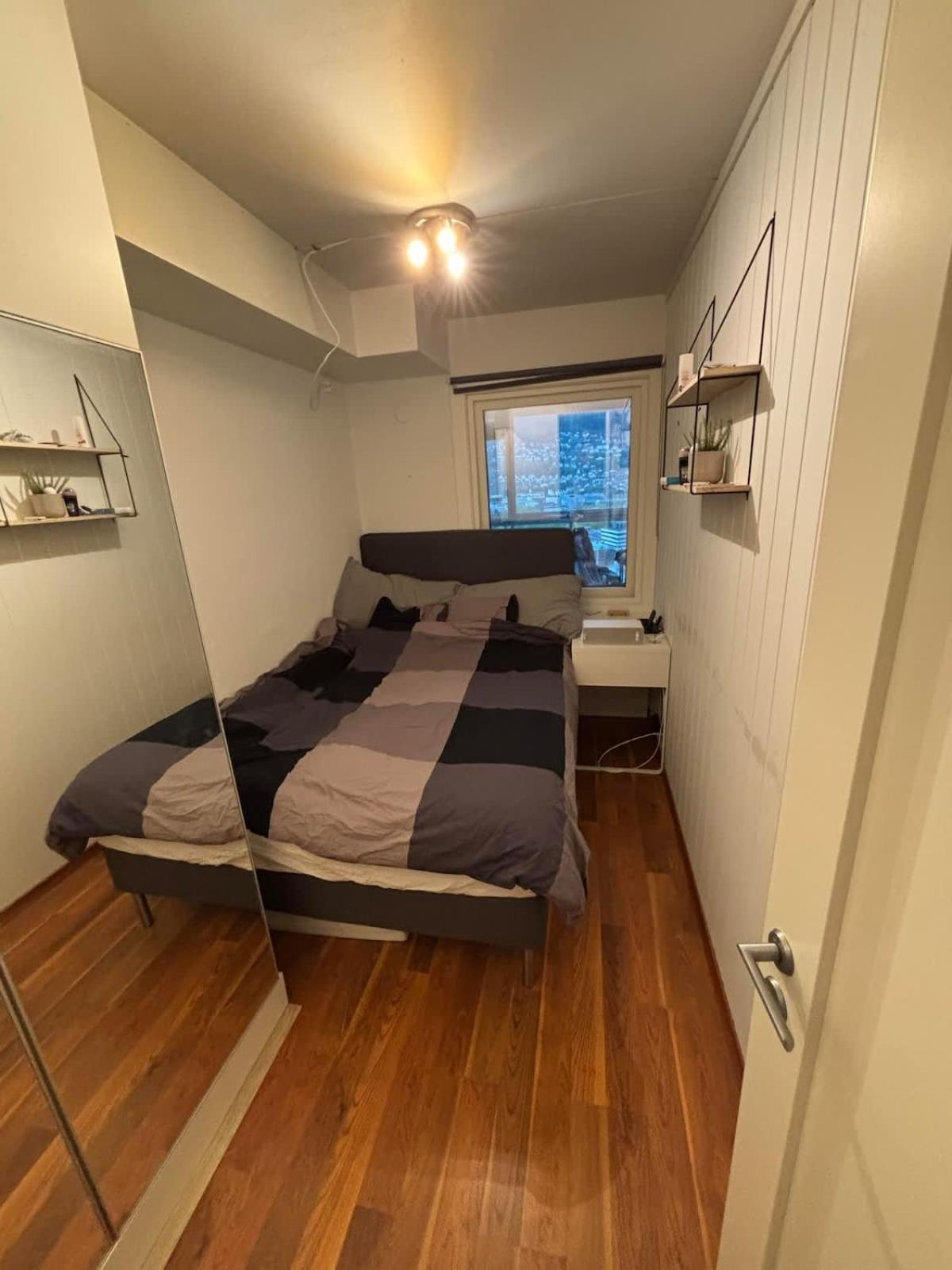 Great View - King Bed - Balcony W Roof - Sunroom Apartment