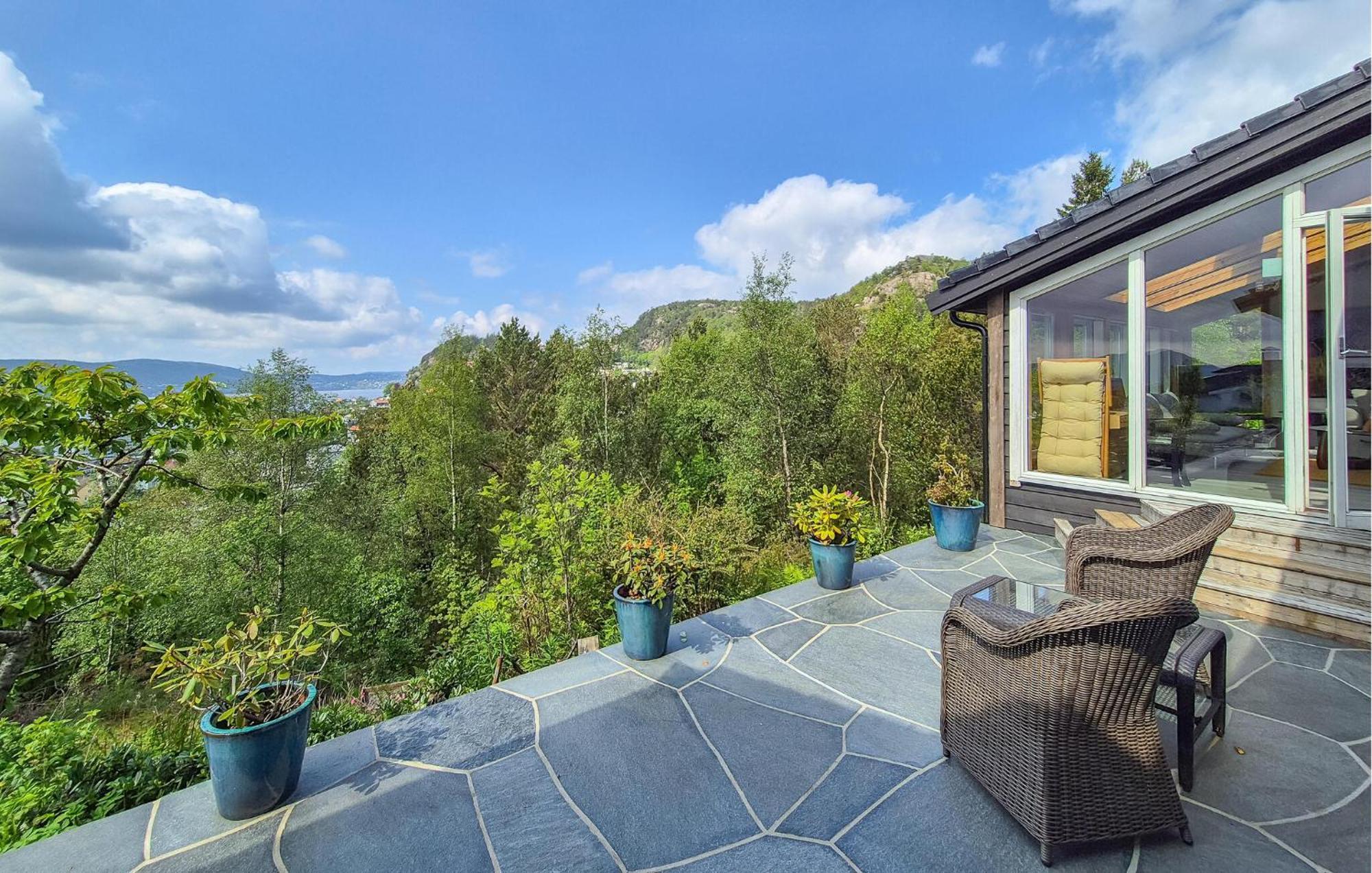 Awesome In With House Sea View