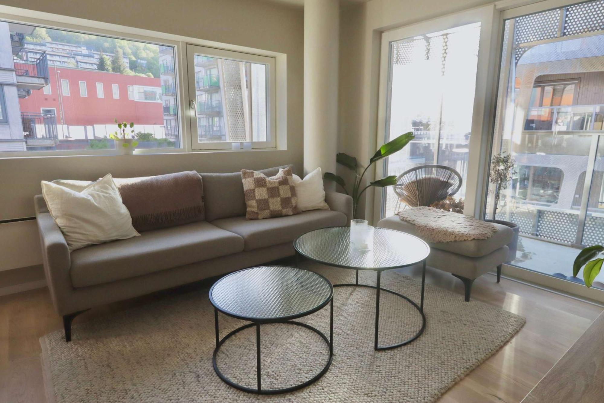 Nyoppusset Med Utsikt Og Takterrasse Apartment
