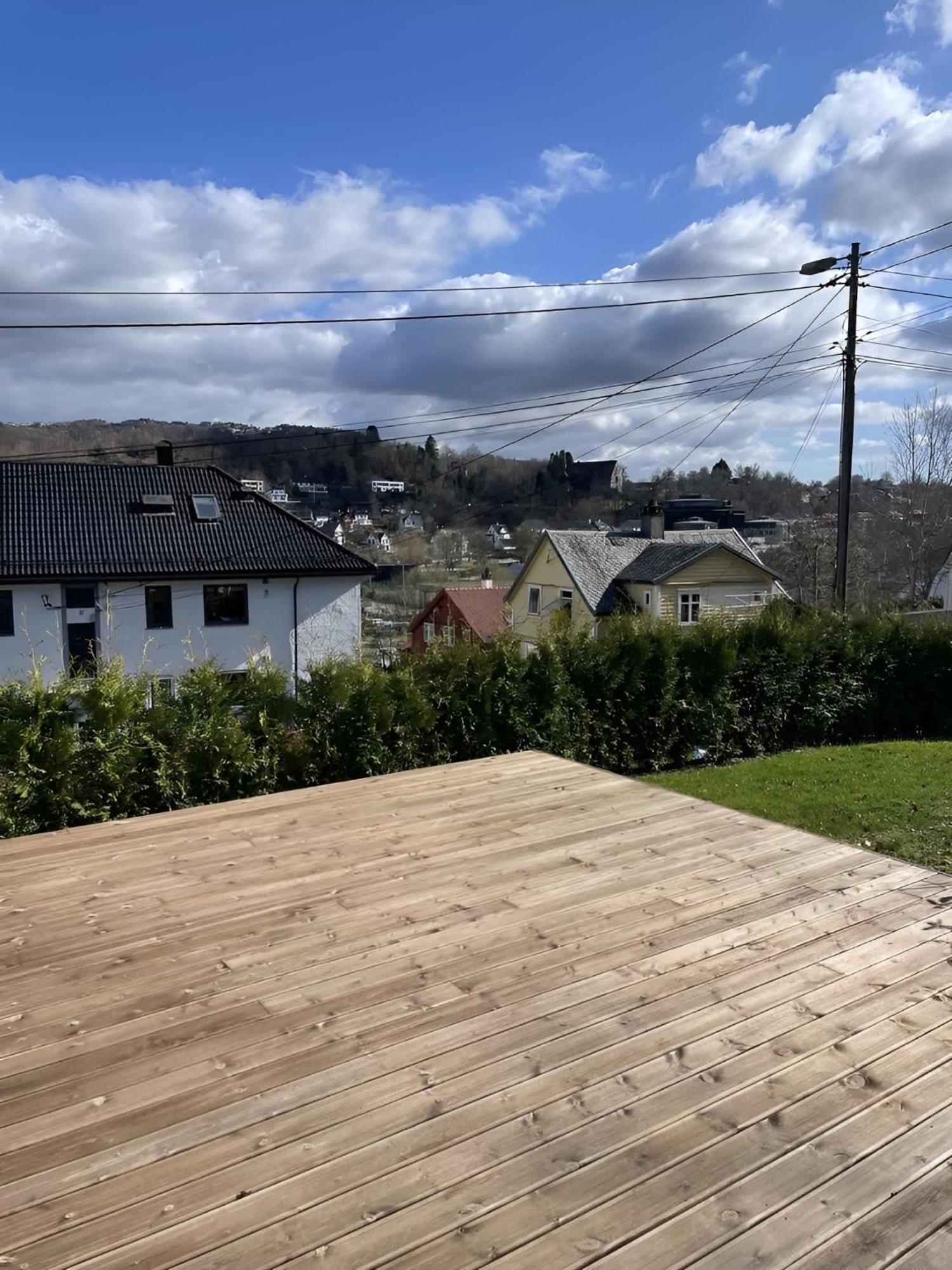 Peaceful With Balcony - Near Tram & Trails * Bergen