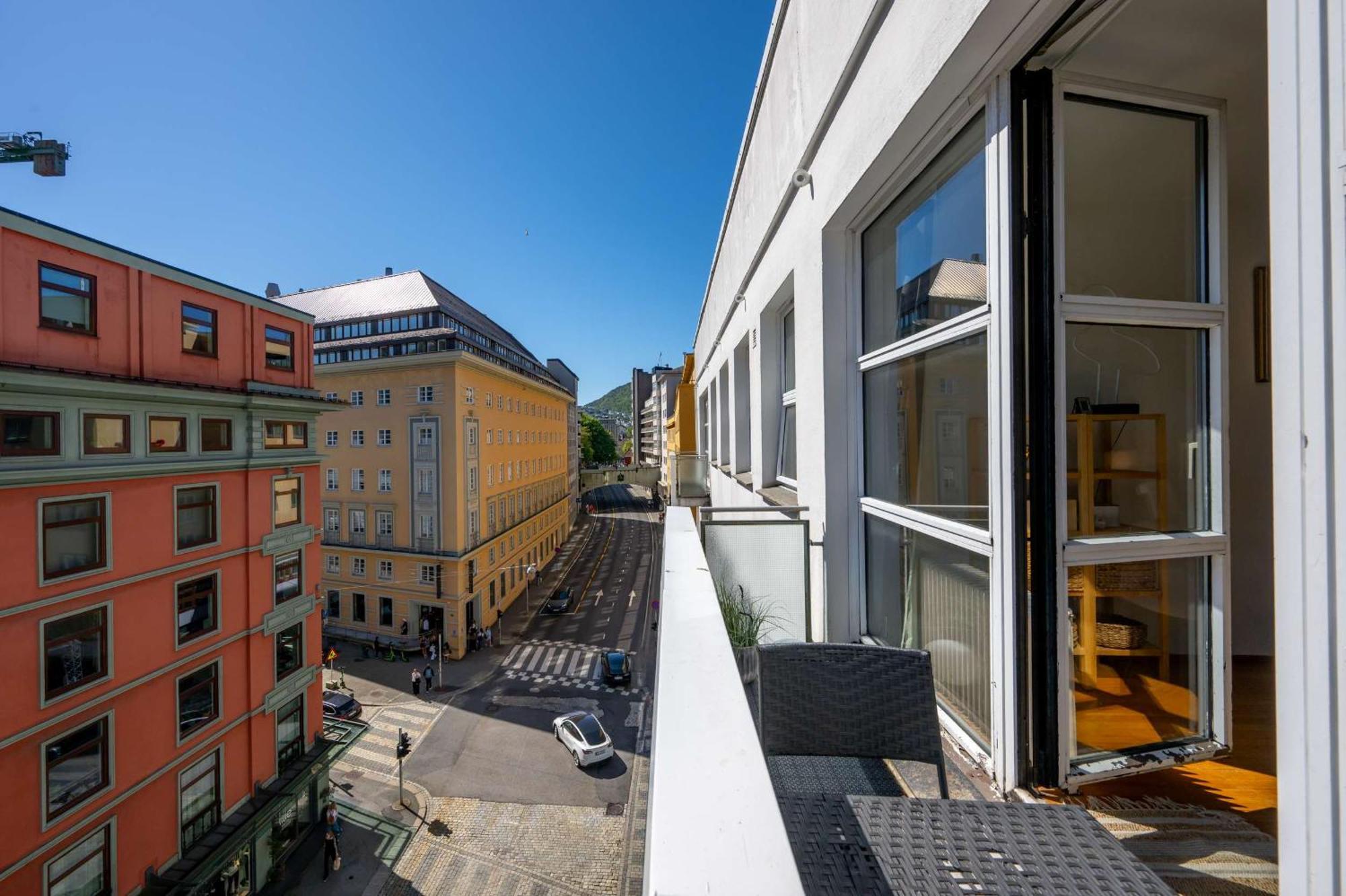 Spacious Top-floor With View And Private Balcony