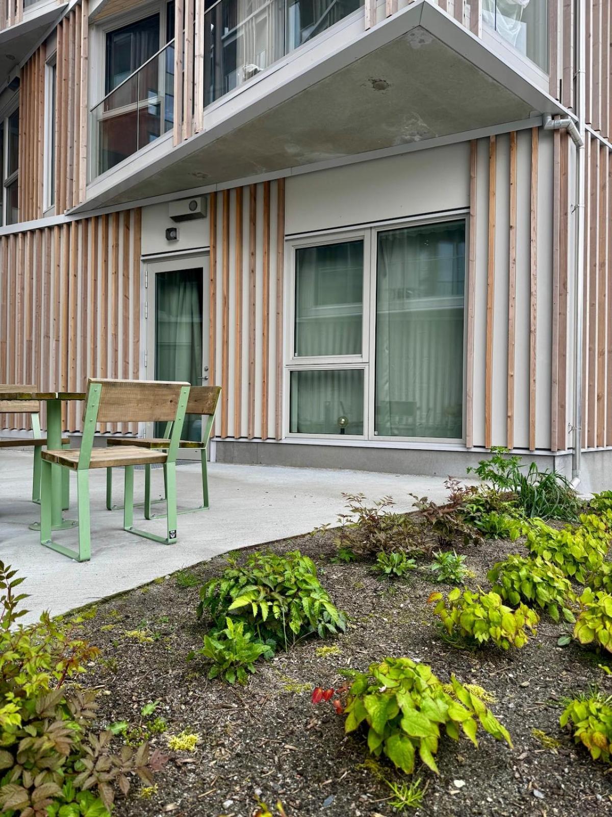 Modern Right On The Dock - Near Downtown Apartment