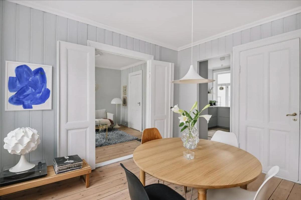 With 2 Bedrooms *