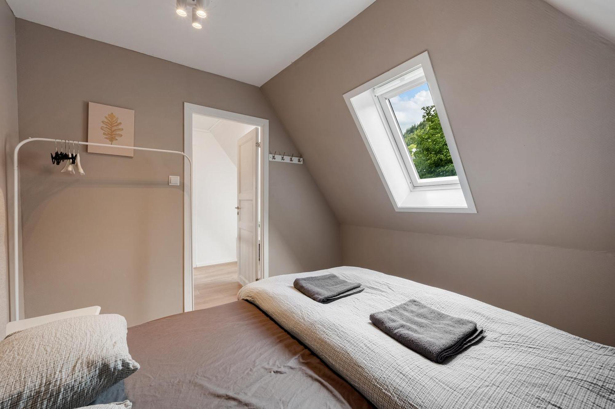 3 Bedroom In Heart Of Apartment *