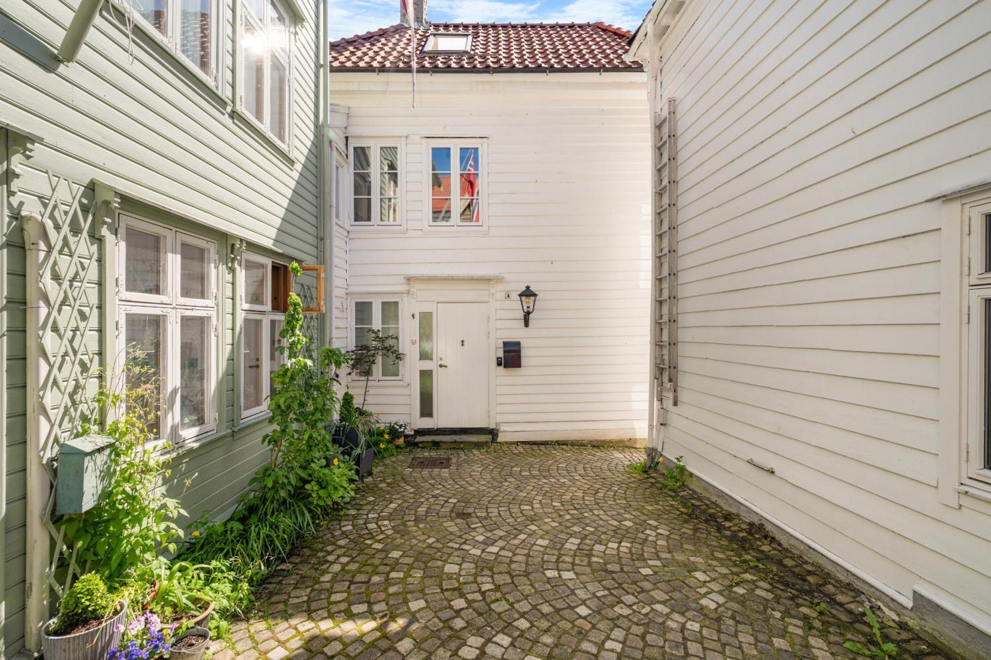 Gem Straight Out Of History - Built In 1750 *