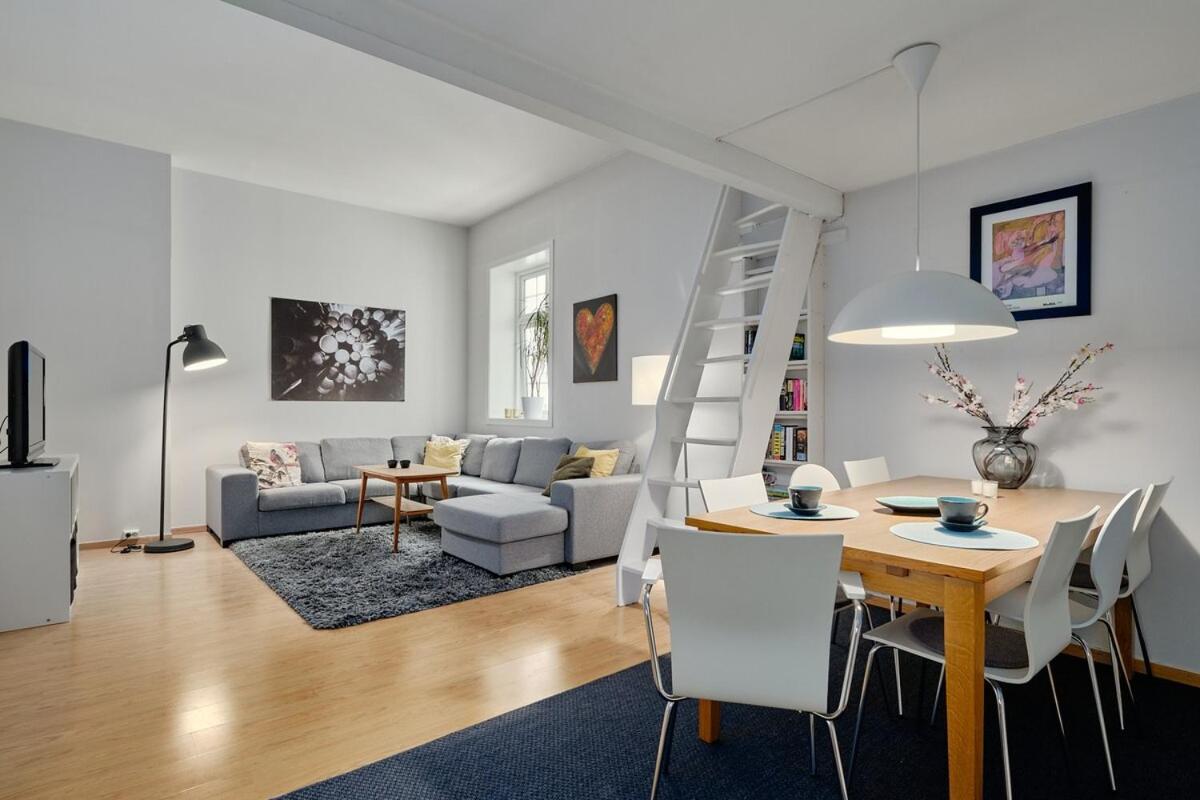 Authentic And Spacious In Centre Leilighet *
