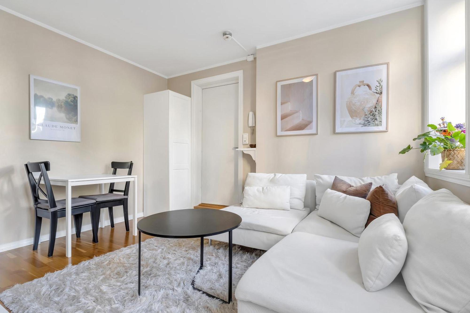 Charm Apartment *