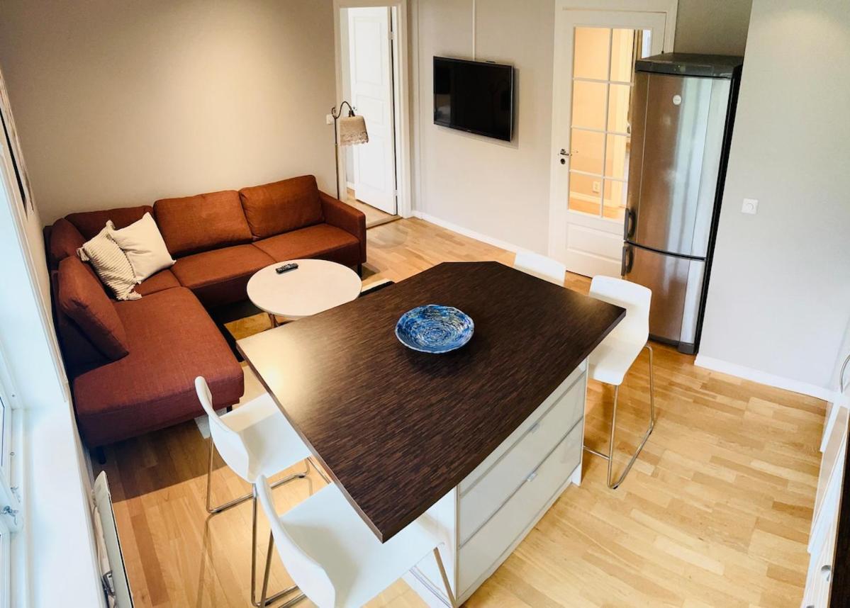 Cozy Near Light Rail 3 Bedrooms - 4 Beds Apartment *