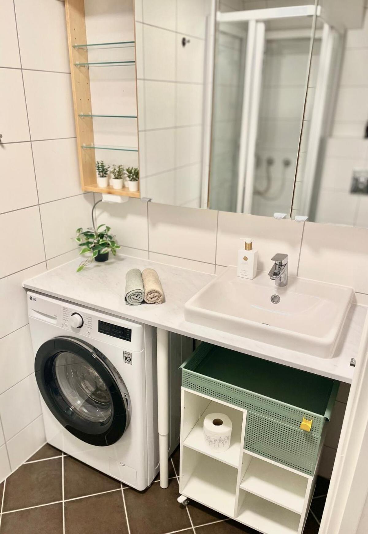 Apartment Cozy Near Light Rail 3 Bedrooms - 4 Beds *
