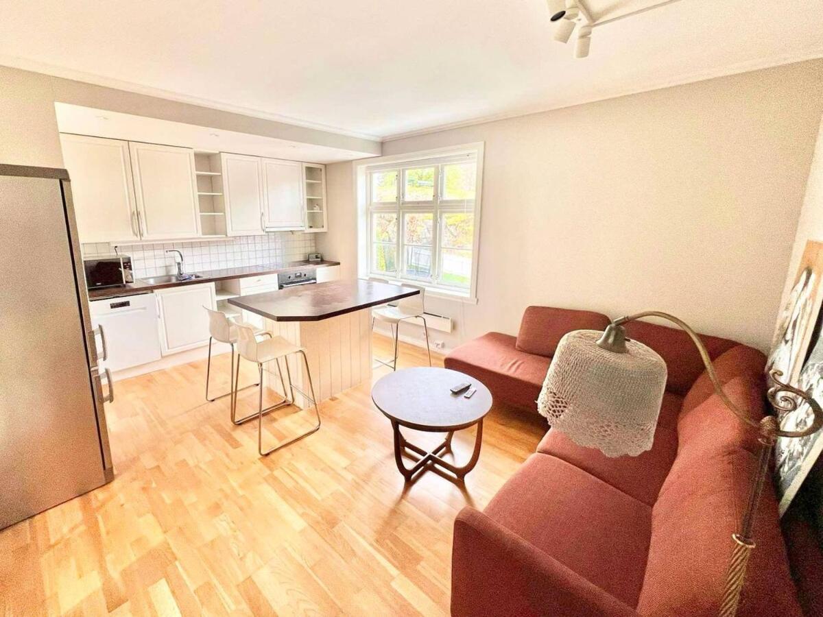 Cozy Near Light Rail 3 Bedrooms - 4 Beds Apartment Bergen