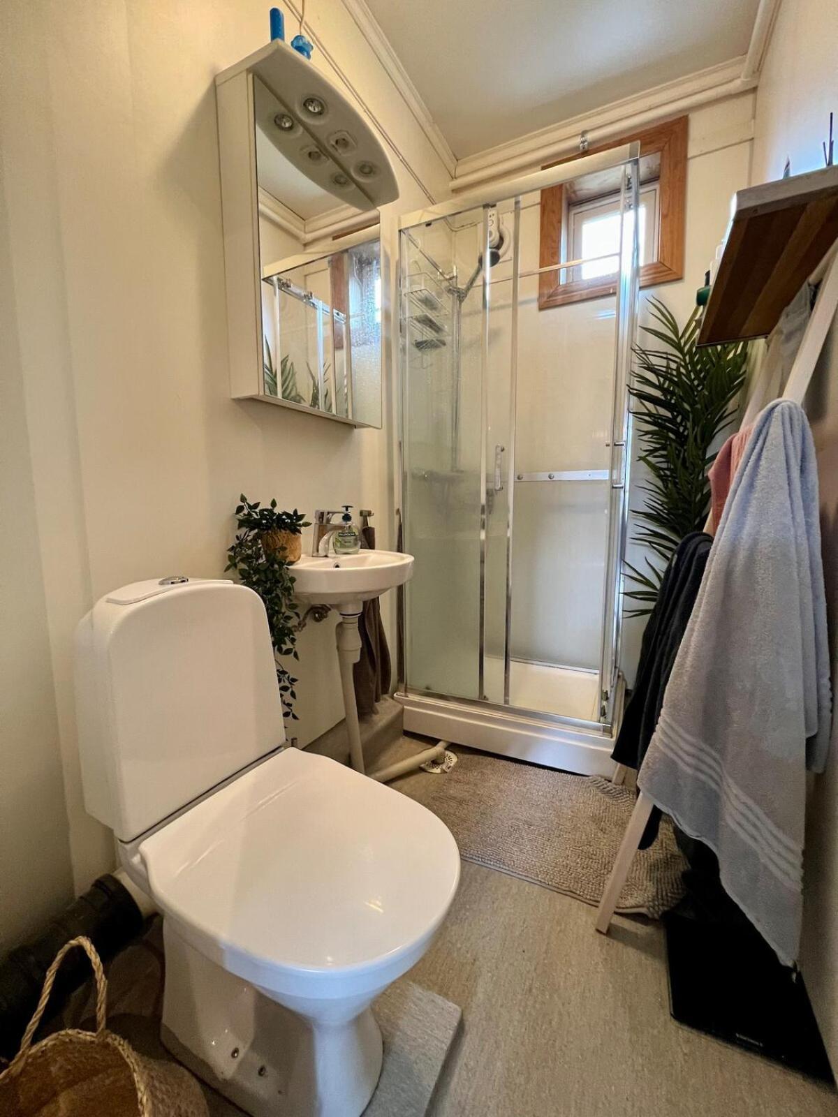 Newly Renovated With Lots Of Light! Bergen