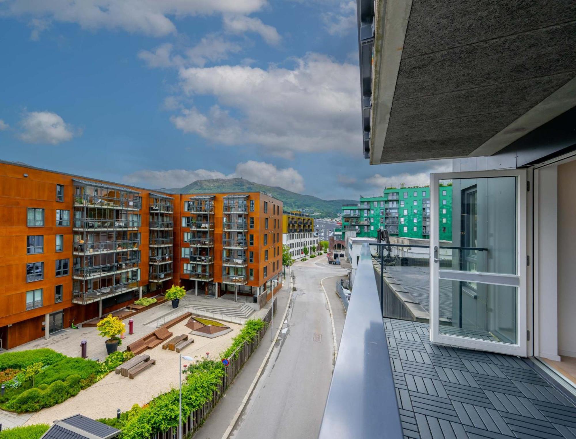 Roomsly - Flat With Private Balcony Apartment *