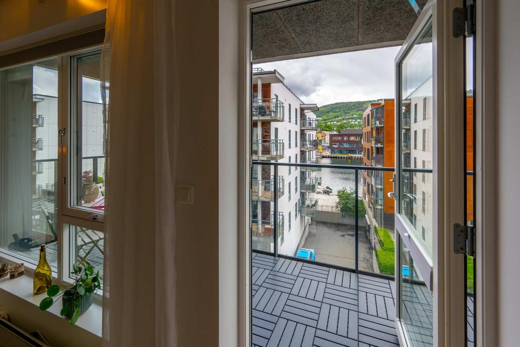 Roomsly - Flat With Private Balcony * Bergen